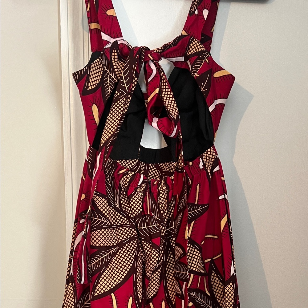 Chic Backless Red Patterned Dress - image 4